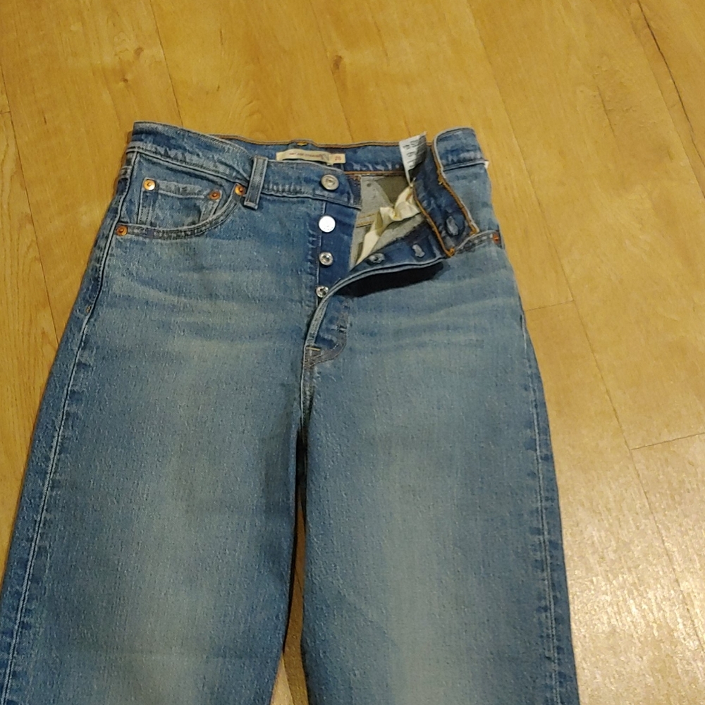 Levi's Premium RIBCAGE STRAIGHT ANKLE JEANS - Picture 2 of 11